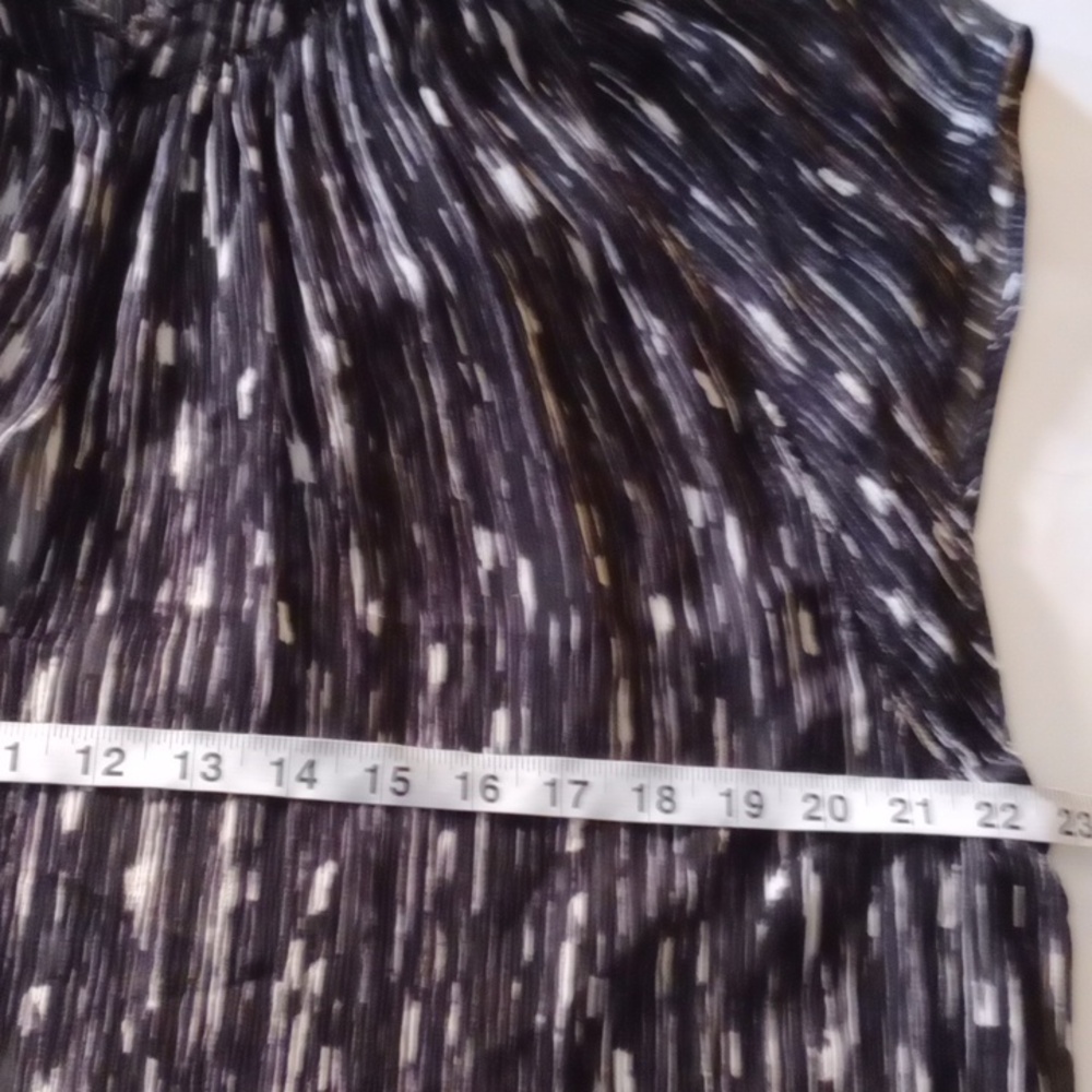 Vince silk black& white abstract print semi sheer blouse size Large - Picture 6 of 10